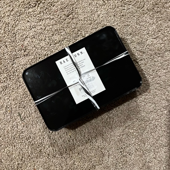 ⭐️BOGO FREE⭐️ NEW RAE DUNN Halloween cookie cutters with tin - Picture 5 of 5